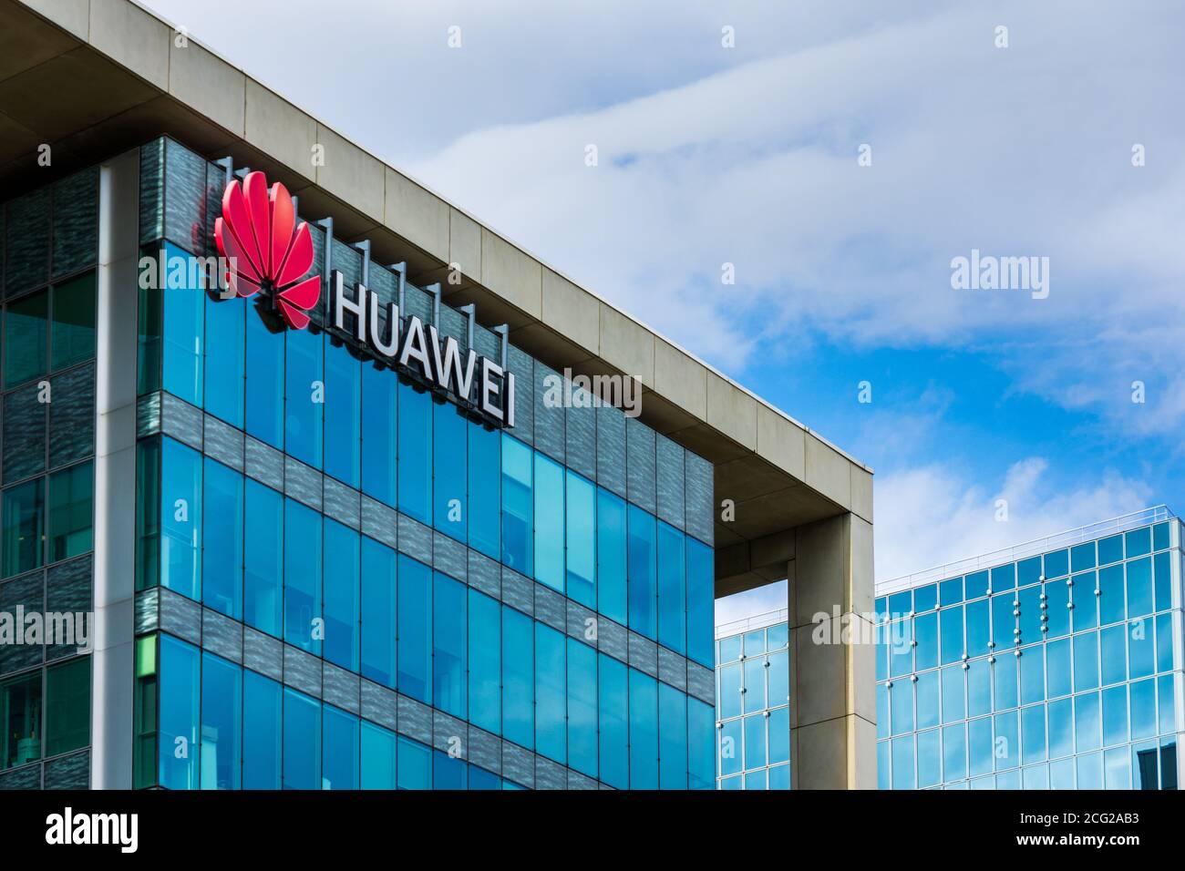 BOULOGNE-BILLANCOURT, FRANCE - AUGUST 25, 2020: French head office of Huawei  Technologies, chinese multinational company which designs and develops  Stock Photo - Alamy