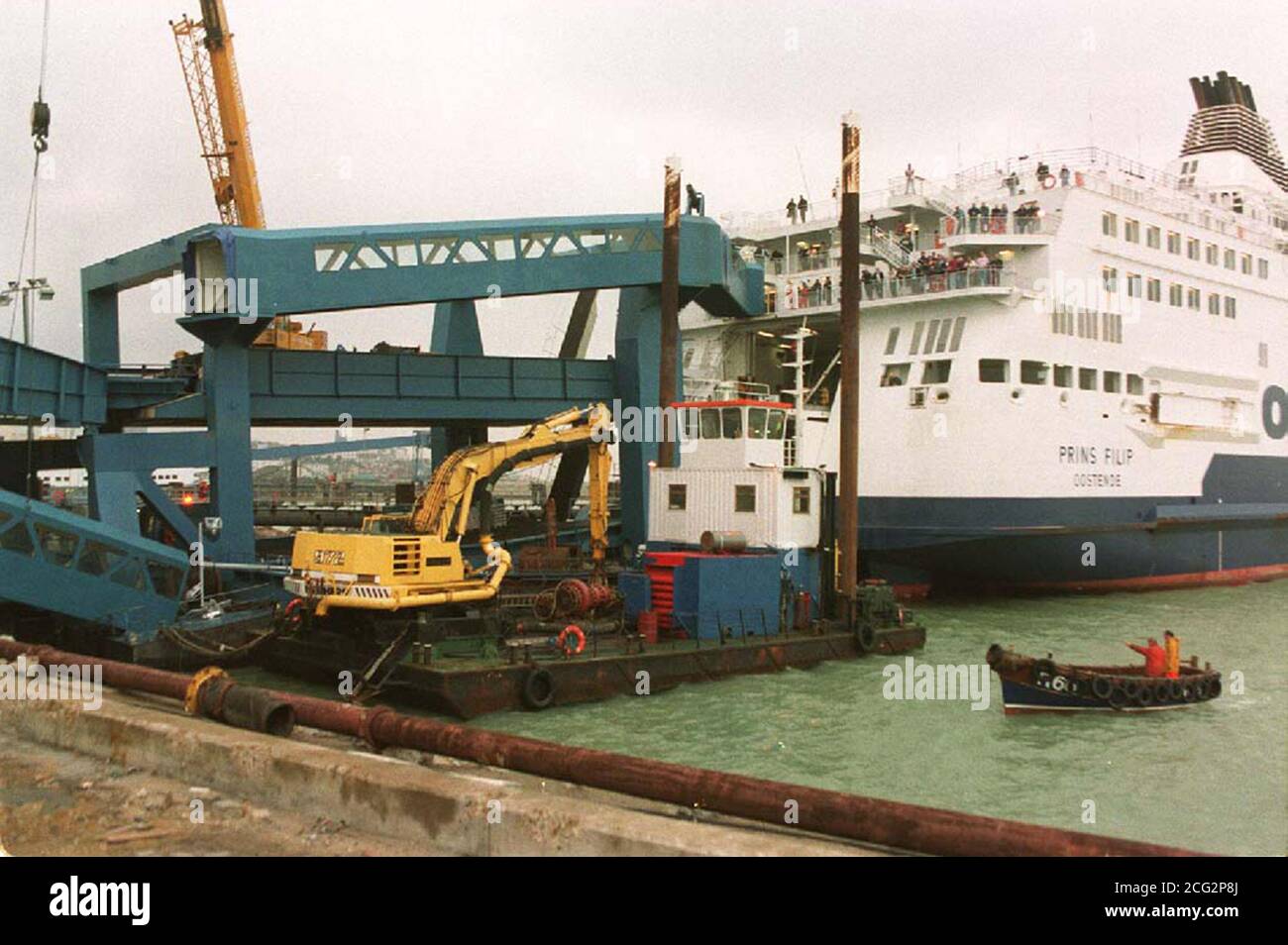 PAP LON 02 18.7.95. Library file 259564-5, dated 14.9.94. A crane is positioned to lift the damaged  walkway coupling which failed plunging six passengers to their deaths and seriously injuring seven others while  they were waiting to board the Ostende ferry Prinz Filip, at Ramsgate. The Health and Safety Executive is to  prosecute four companies for alleged breaches of the law arising from the incident. The cases are due to be  heard at Thanet Magistrate's Court today (Tuesday). Watch for PA story. Photo by David Giles/PA.in 17/02/98: The operators of the Port of Ramsgate were  found guilty o Stock Photo