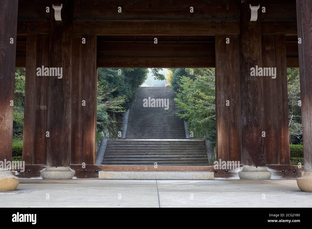 The colossal main wooden gate, the sanmon (sangedatsumon) at Chion-in ...
