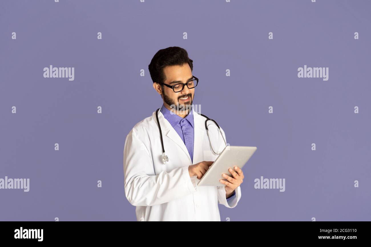 Doctor patient consultation indian hi-res stock photography and images ...