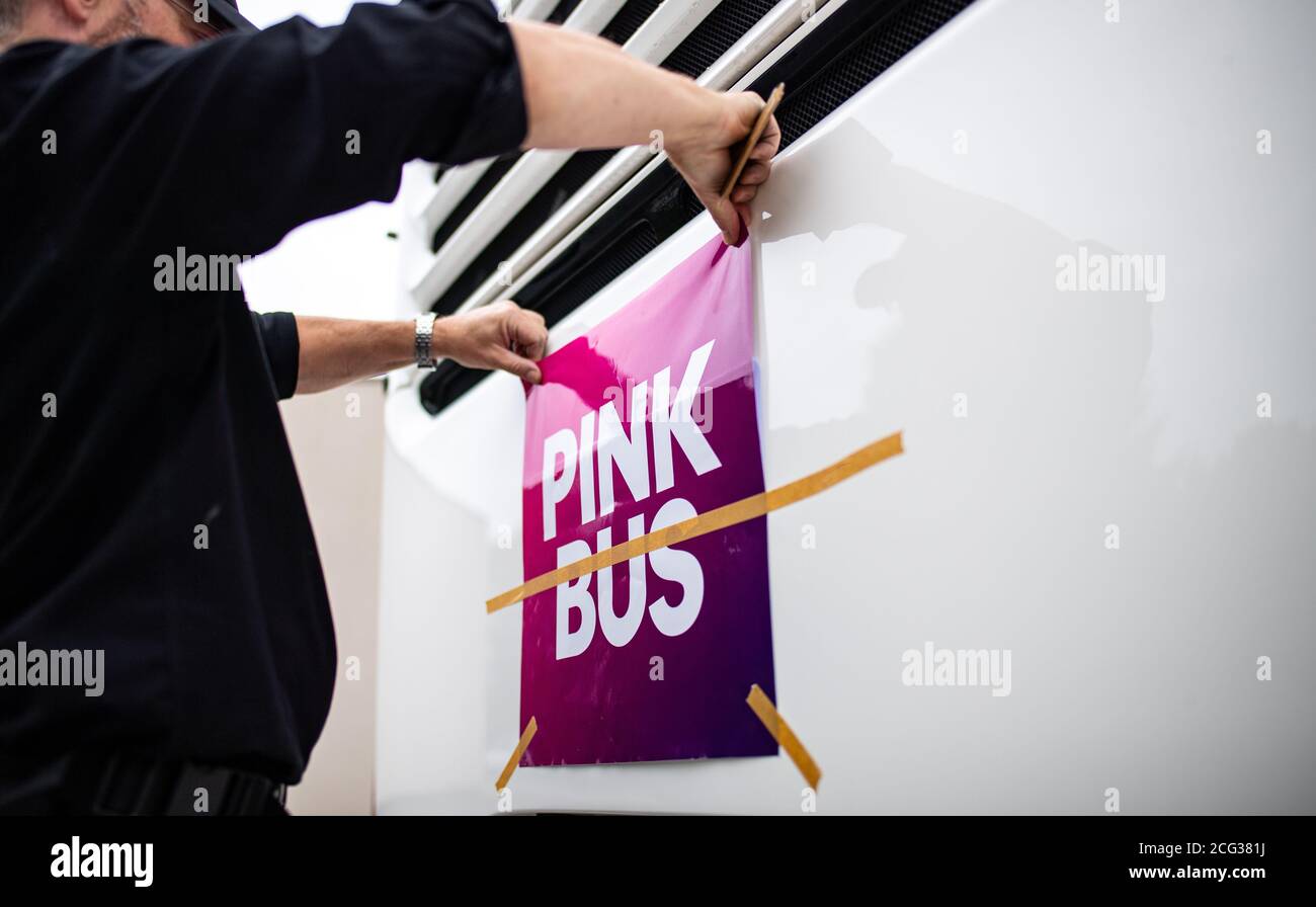 Pinkbus hi-res stock photography and images - Alamy