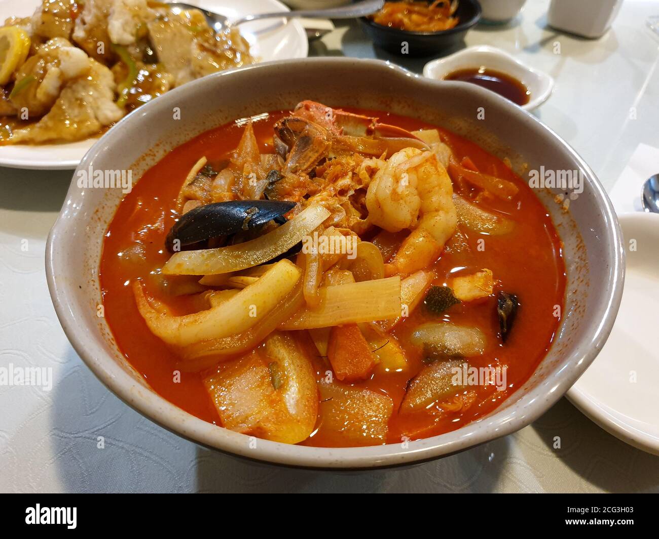 Jjamppong, Koreanstyle Chinese noodle soup with red, spicy seafood