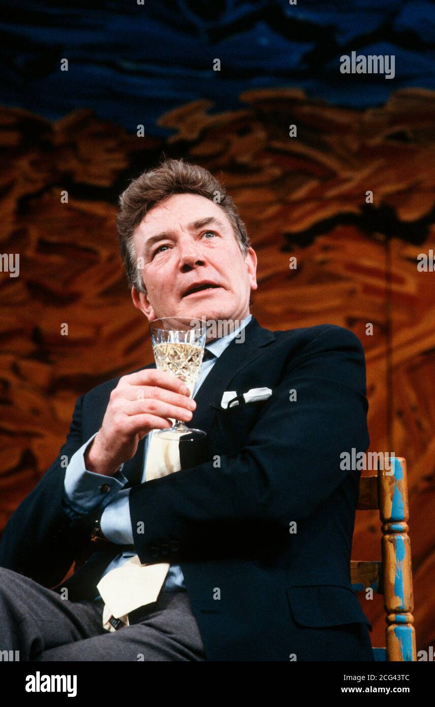 Albert Finney in REFLECTED GLORY by Ronald Harwood at the Vaudeville Theatre, London WC2  08/04/1992           design: Saul Radomsky  lighting: Paul Pyant  director: Elijah Moshinsky Stock Photo