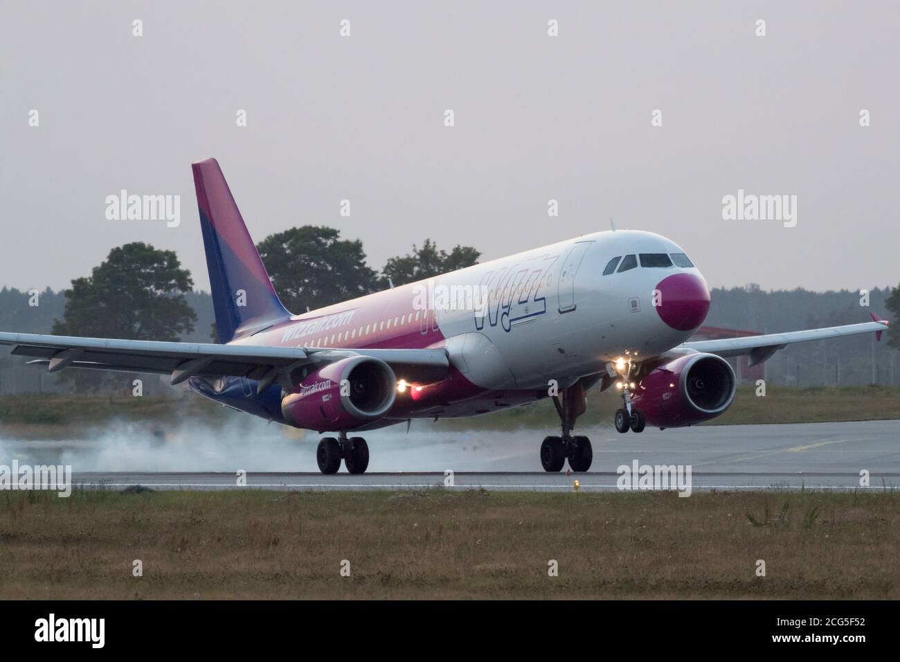 Low cost airline Wizz Air aircraft Airbus A320-232 in Gdansk, Poland. August 7th 2020 © Wojciech Strozyk / Alamy Stock Photo Stock Photo