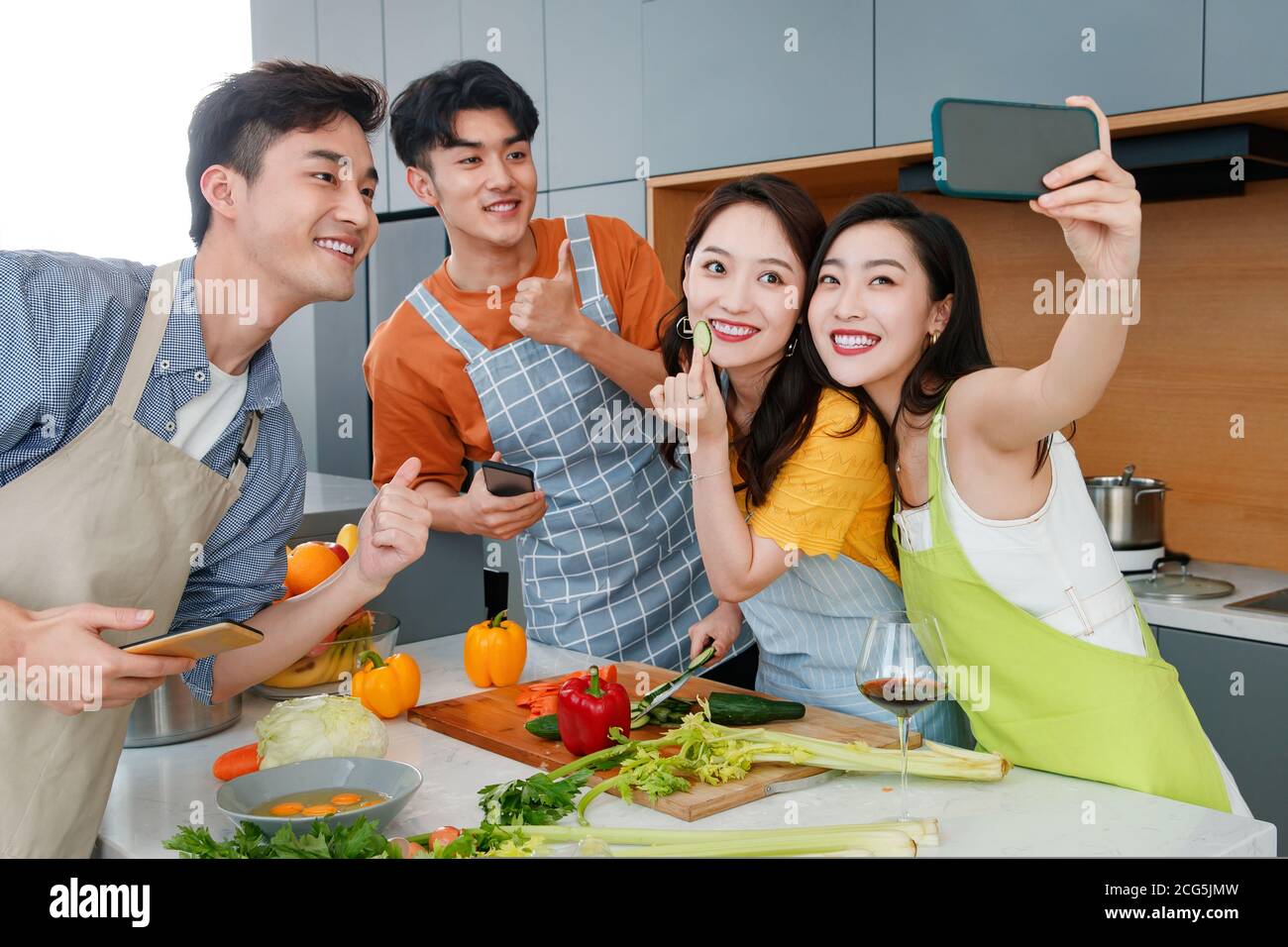 Person Using Kitchen People photographing kitchen hi-res stock photography and images - Alamy