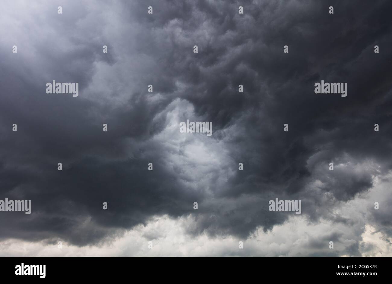 Dark and dramatic storm clouds and sky before thunderstorm Stock Photo ...