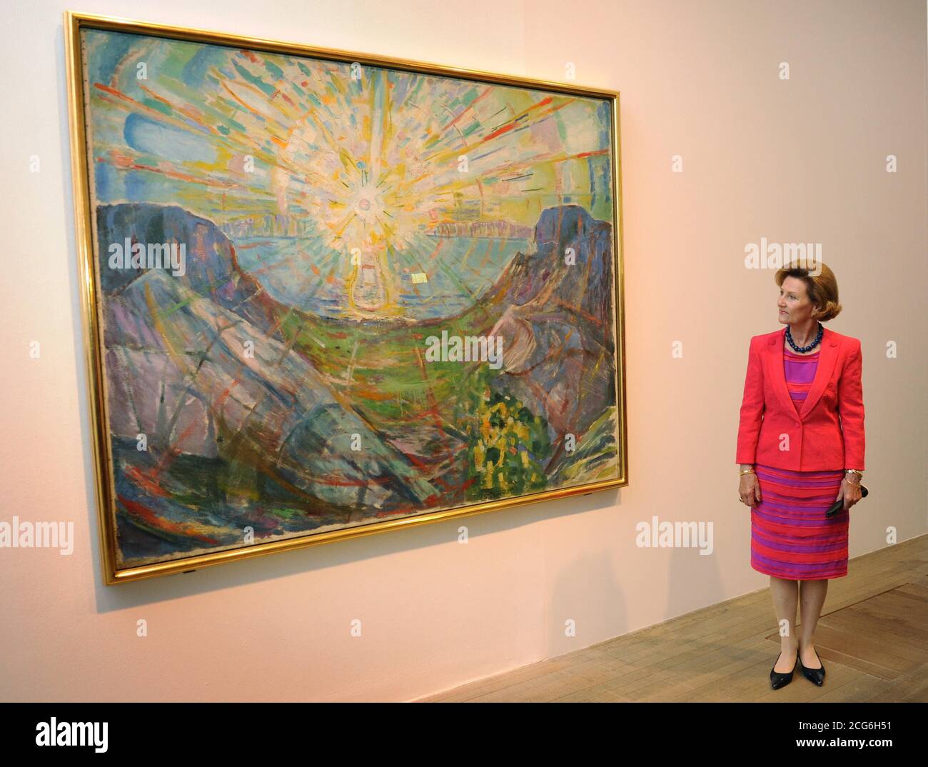 Queen Sonja of Norway tours the Edvard Munch exhibition, which opens to the public on 28th June, at the Tate Modern in London. Stock Photo