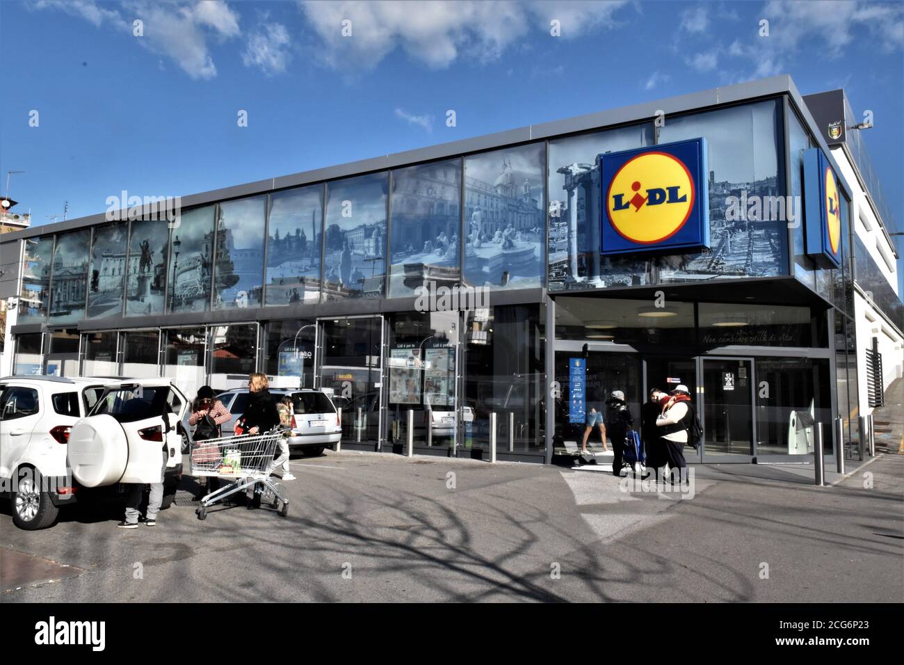 LIDL FOOD MEGA STORE ENTRANCE Stock Photo - Alamy