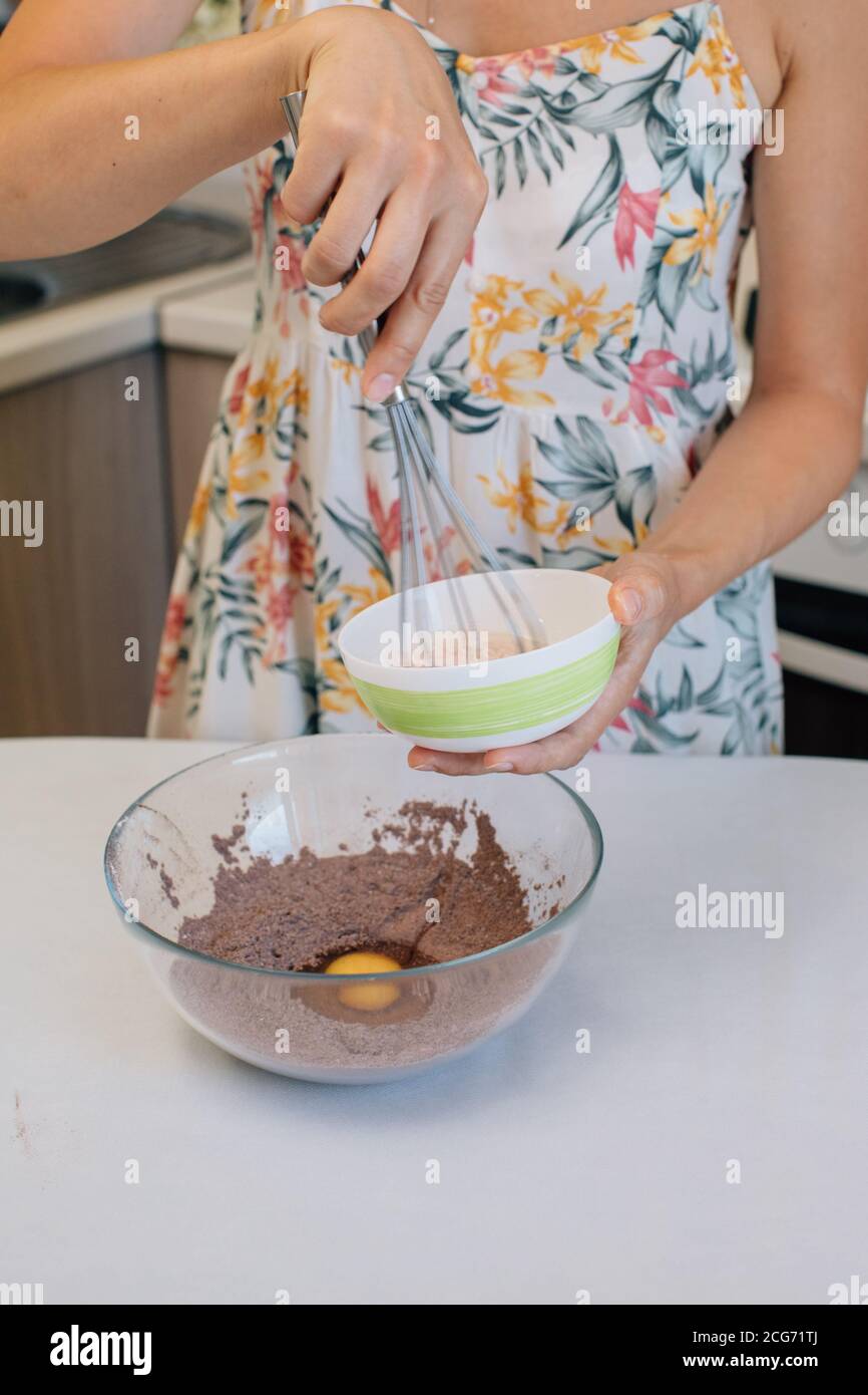 Baking cake hires stock photography and images Alamy