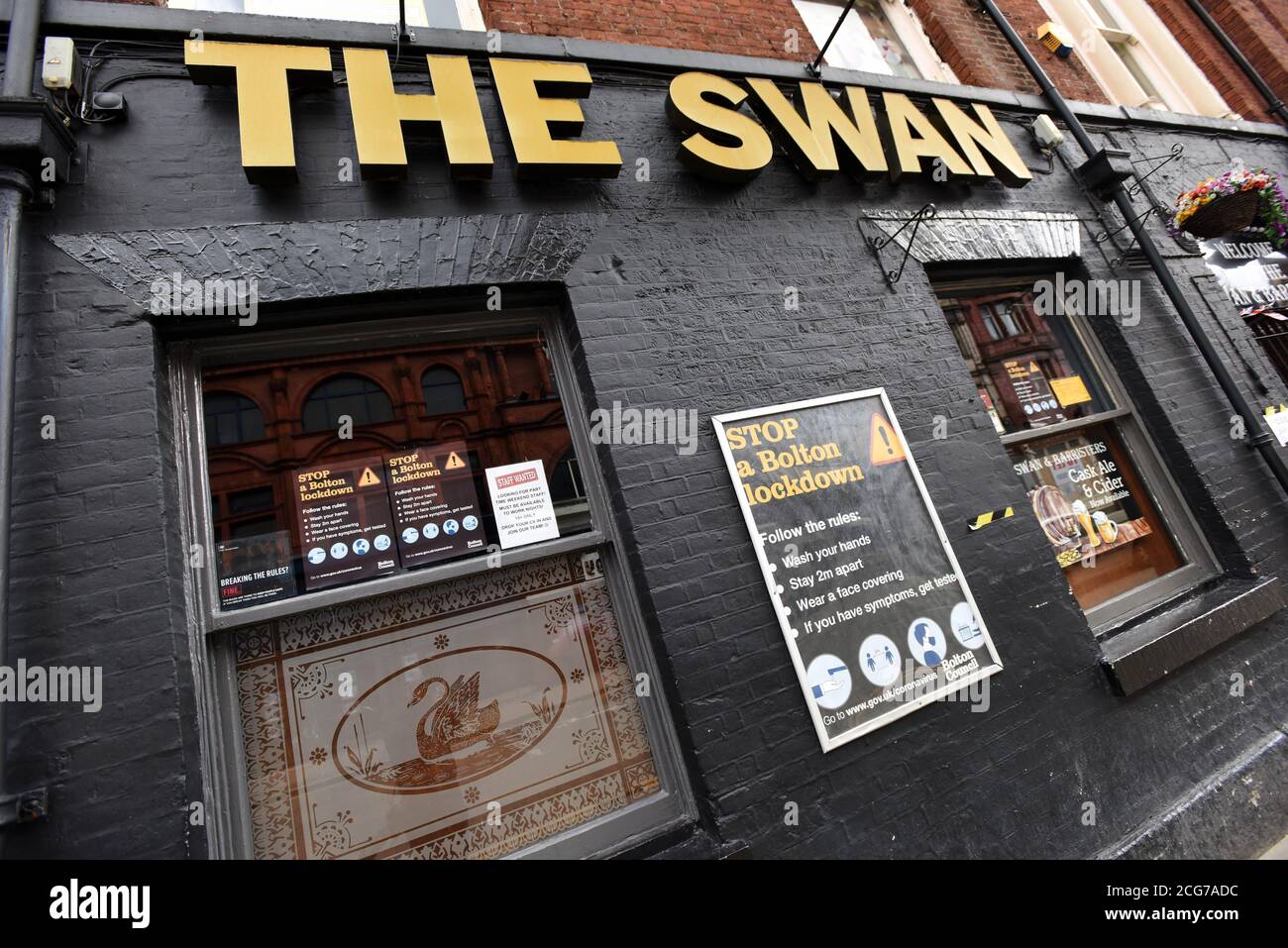 Bolton, Lancashire, 9th September 2020. The people of Bolton face their first full day of a new stricter lockdown today. Pubs, bars and restaurants are only allowed to serve a take away service, while it is not allowed to meet anyone from outside your family. The Swan pub on Bradshawgate closed due to the new restrictions. Credit: Paul Heyes/ Alamy Live News Stock Photo