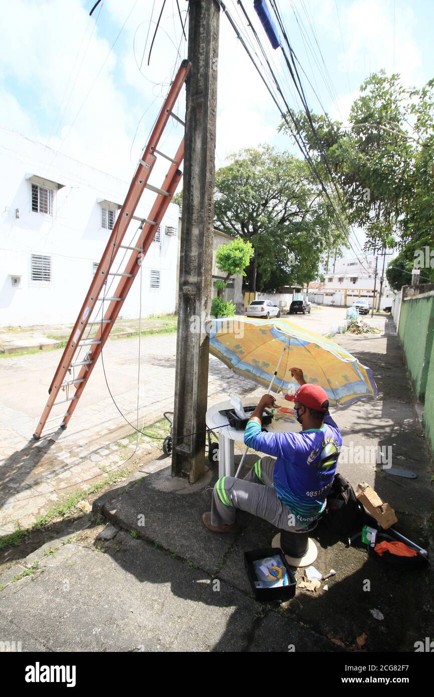 RECIFE, PE - 09.09.2020: INSTALAÇÃO DE INTERNET FIBRA ÓPTICA - Installation  of fiber optic internet, carried out by a private company Cavalcanti NET,  on Rua Rolândia, Cordeiro neighborhood, Recife, (PE). In the