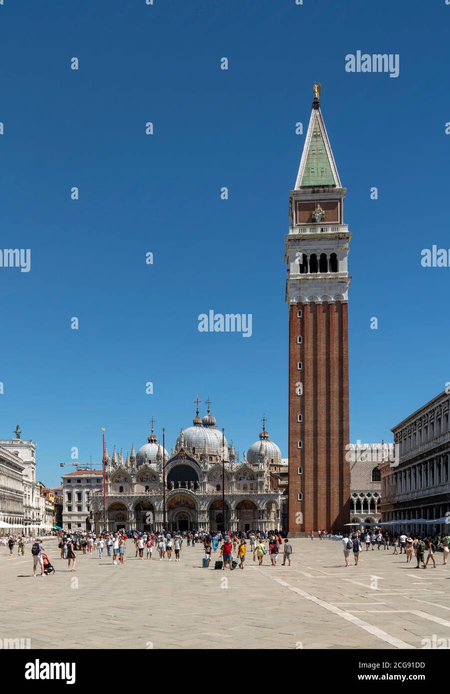 Venedig, Markusplatz (Piazza San Marco), Markusdom (Basilica di San Marco), und Campanile Stock Photo