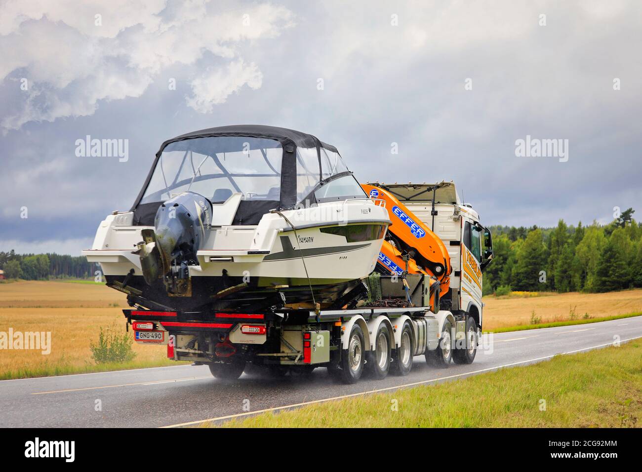 Volvo FH truck of Tobblift transports a recreational boat on highway 52 on day of autumn, rear view. Salo, Finland. September 4, 2020. Stock Photo