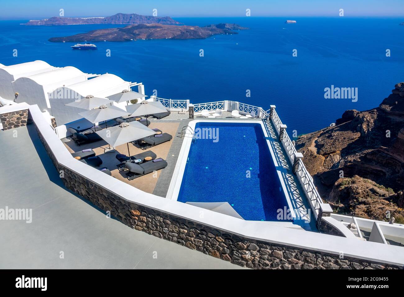 Santorini oia pool hires stock photography and images Alamy