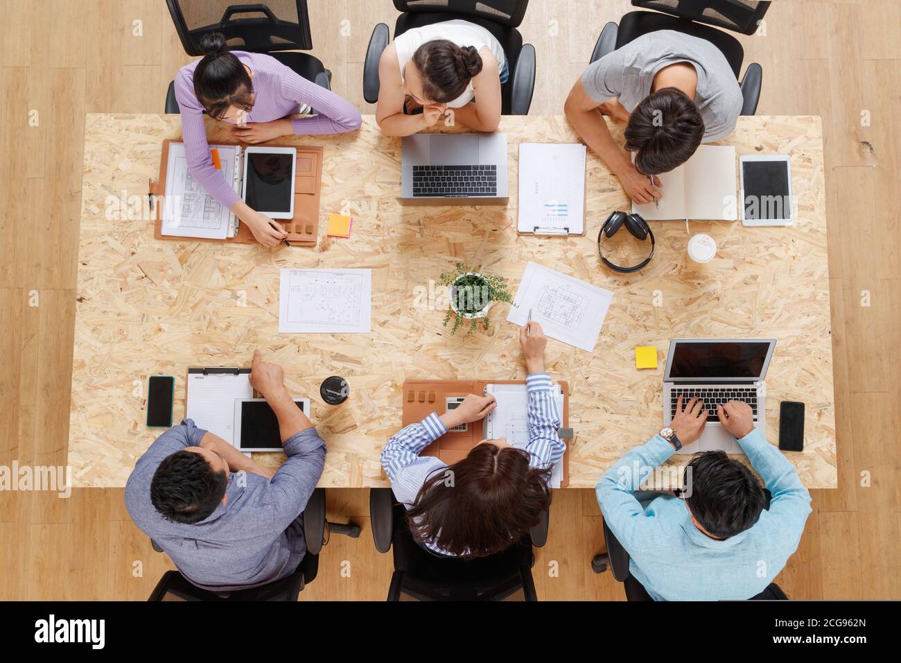 Medical staff dressed in hi res stock photography and images Alamy