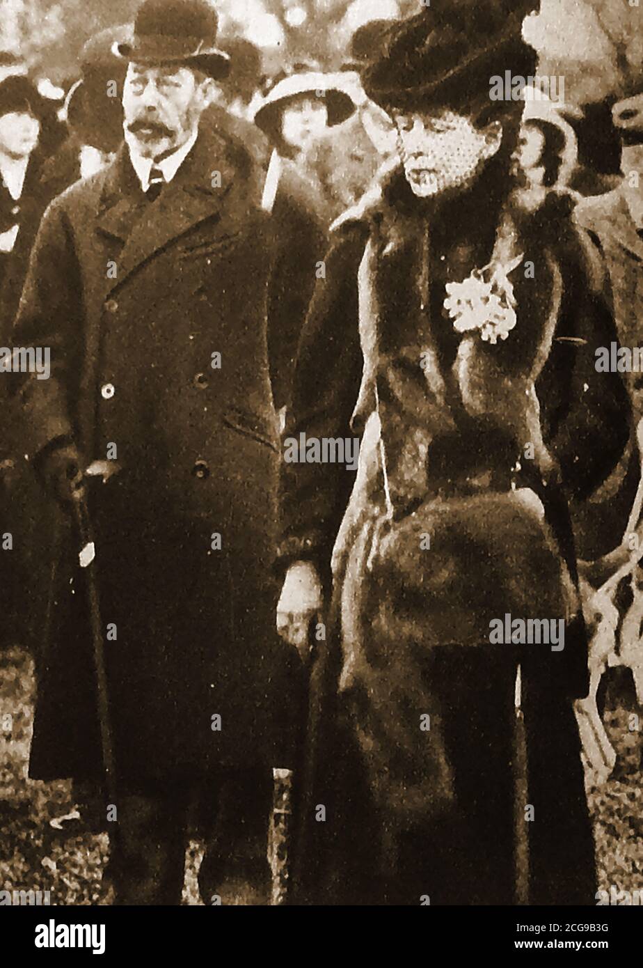 1920 The British King George V (George Frederick Ernest Albert) & the Queen (Mary of Teck or Victoria Mary Augusta Louise Olga Pauline Claudine Agnes)  at a meet of the West Norfolk Fox Hounds at Sandringham. Stock Photo