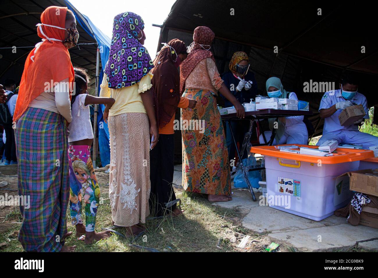 Lhokseumawe, Indonesia. 09th Sep, 2020. Rohingya women queue to collect medicine after being checked by medical personnel at the temporary refugee camp.Nearly 300 ethnic Rohingya landed at the coastal area of Lhokseumawe on September 7, 2020 in the morning. Credit: SOPA Images Limited/Alamy Live News Stock Photo