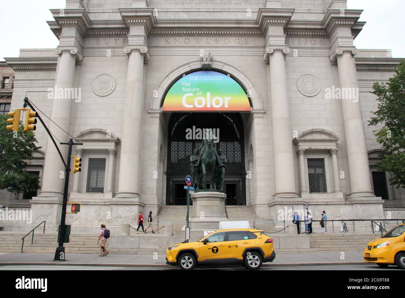 New York, USA. 09th Sep, 2020. Taxis stand in front of the façade of the American Museum of Natural History (AMNH) on the Upper West Side of Manhattan. After closing for about six months due to the coronavirus pandemic, the renowned New York Museum of Natural History has reopened its doors to visitors. Credit: Christina Horsten/dpa/Alamy Live News Stock Photo