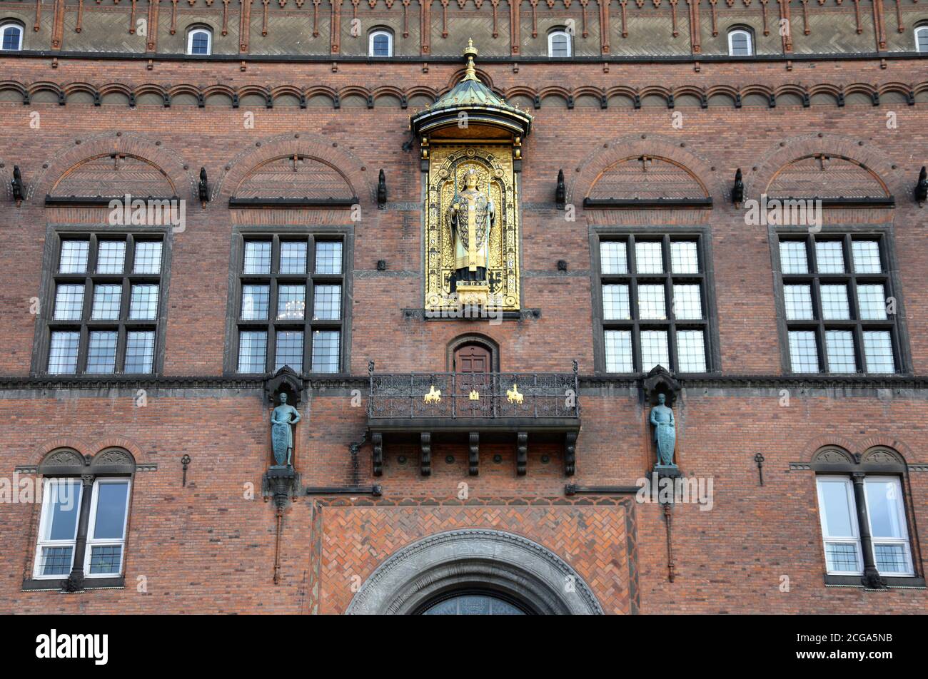 gilded-figure-of-absalon-on-the-facade-of-copenhagen-city-hall-stock