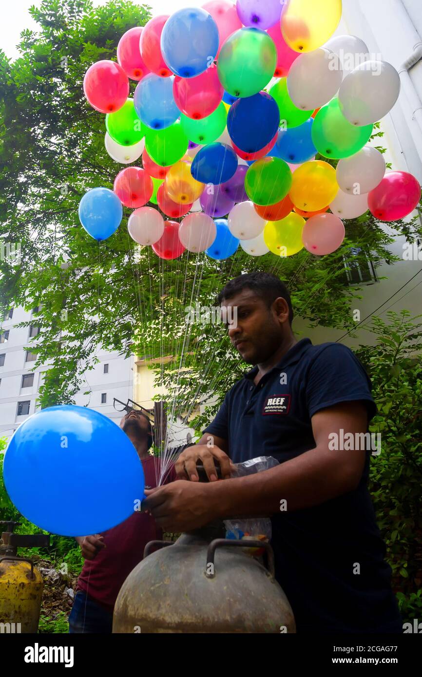 Helium gas cylinder and balloon hires stock photography and images Alamy