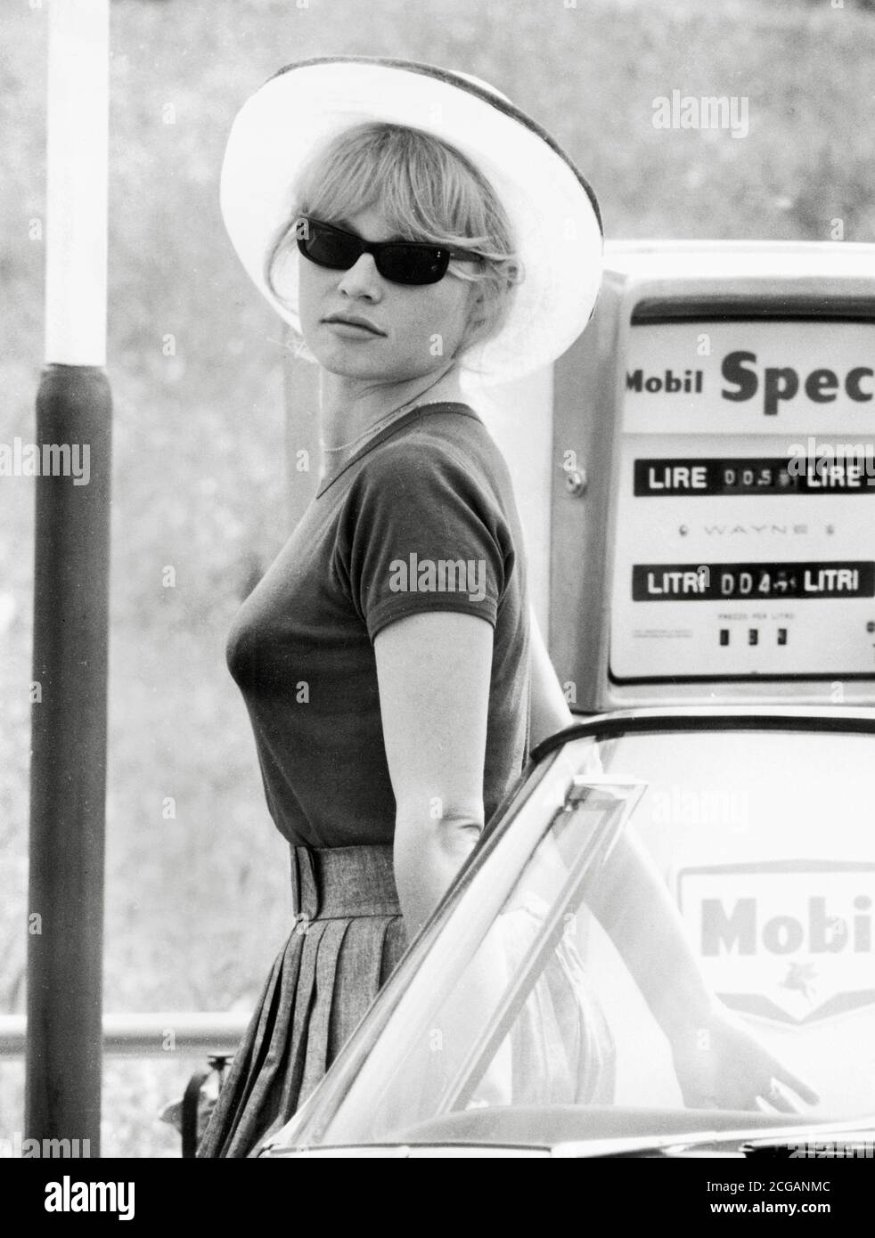 Le mepris brigitte bardot 1963 hi-res stock photography and images - Alamy