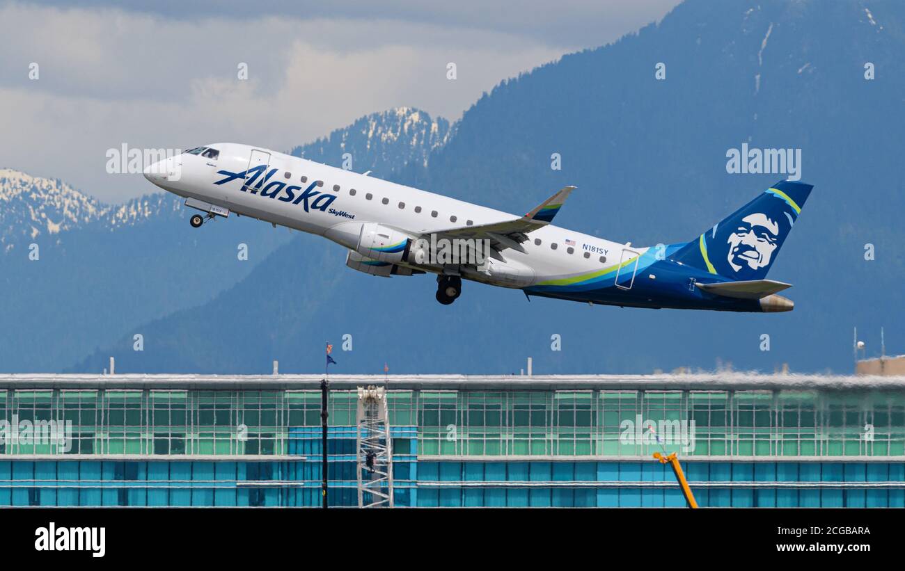 Alaska airlines embraer 175 hi-res stock photography and