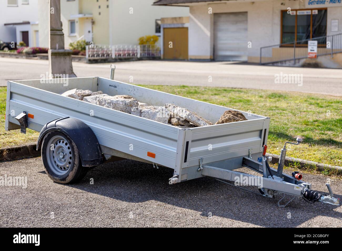 Trailer With Rocks Trailer garage hi-res stock photography and images - Alamy