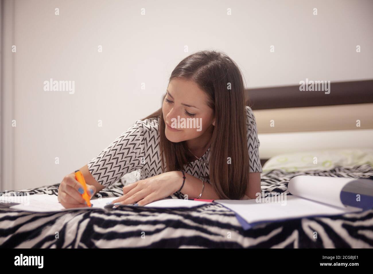Highlighting notes hi-res stock photography and images - Alamy