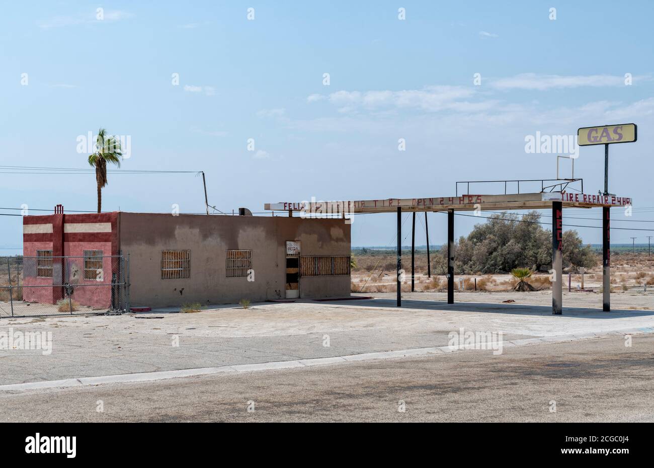 An abandoned gas station with vintage sign in Salton Sea, California, USA Stock Photo