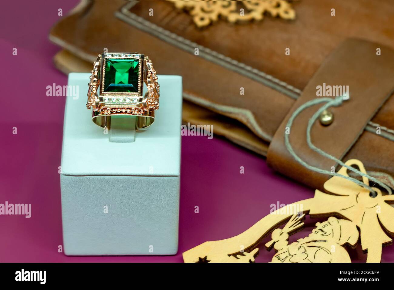 Modern Design Women's Simulated Emerald Wedding Rings Charming Cubic  Zirconia 925 Stamp Silver Color Ring Engagement Jewelry - AliExpress