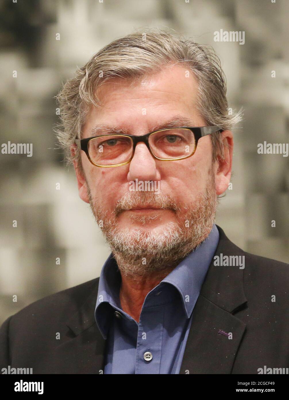 Duesseldorf, Germany. 10th Sep, 2020. Before the start of his press  conference at the Kunstsammlung NRW, the photo artist Thomas Ruff looks at  the photographer, in the background an edited photo from