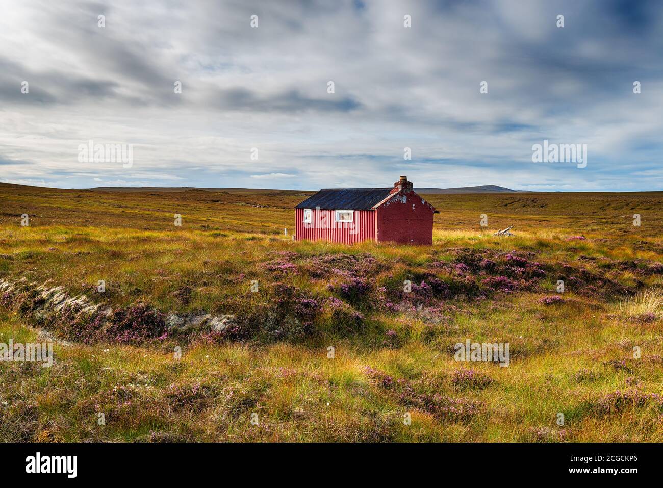 A red shieling hut on Pentland Road near Stornoway on the Isle of Lewis in the Outer Hebrides of Scotland Stock Photo