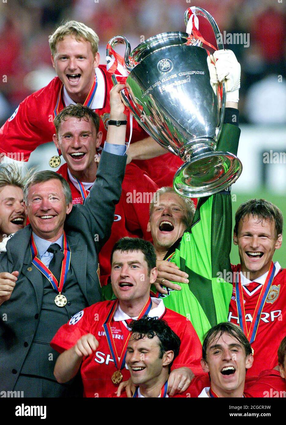 Manchester United and Alex Ferguson celebrate victory. Man Utd v Bayern  Munich, Champions League Final, Barcelona - 26/5/1999 PHOTO: MARK PAIN  Stock Photo - Alamy