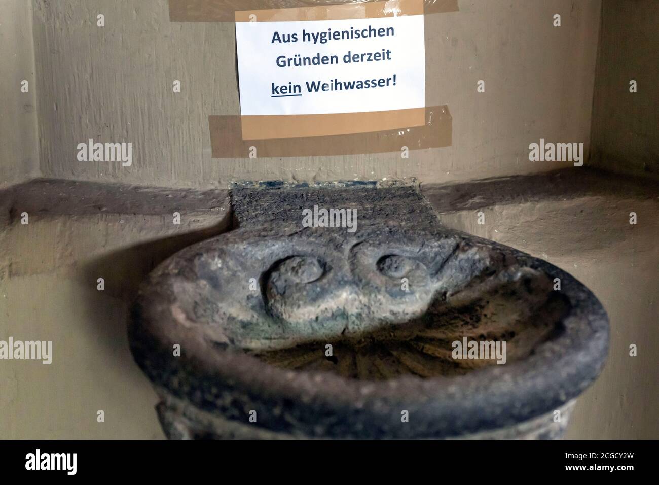 Germany, 9th. Sept. 2020: Due to the Corona crisis, sanctified water is not used in the holy water fonts in Catholic churches for hygienic reasons. Basin in the collegiate church of St. Martin and St. Severus in Münstermaifeld, Germany Stock Photo