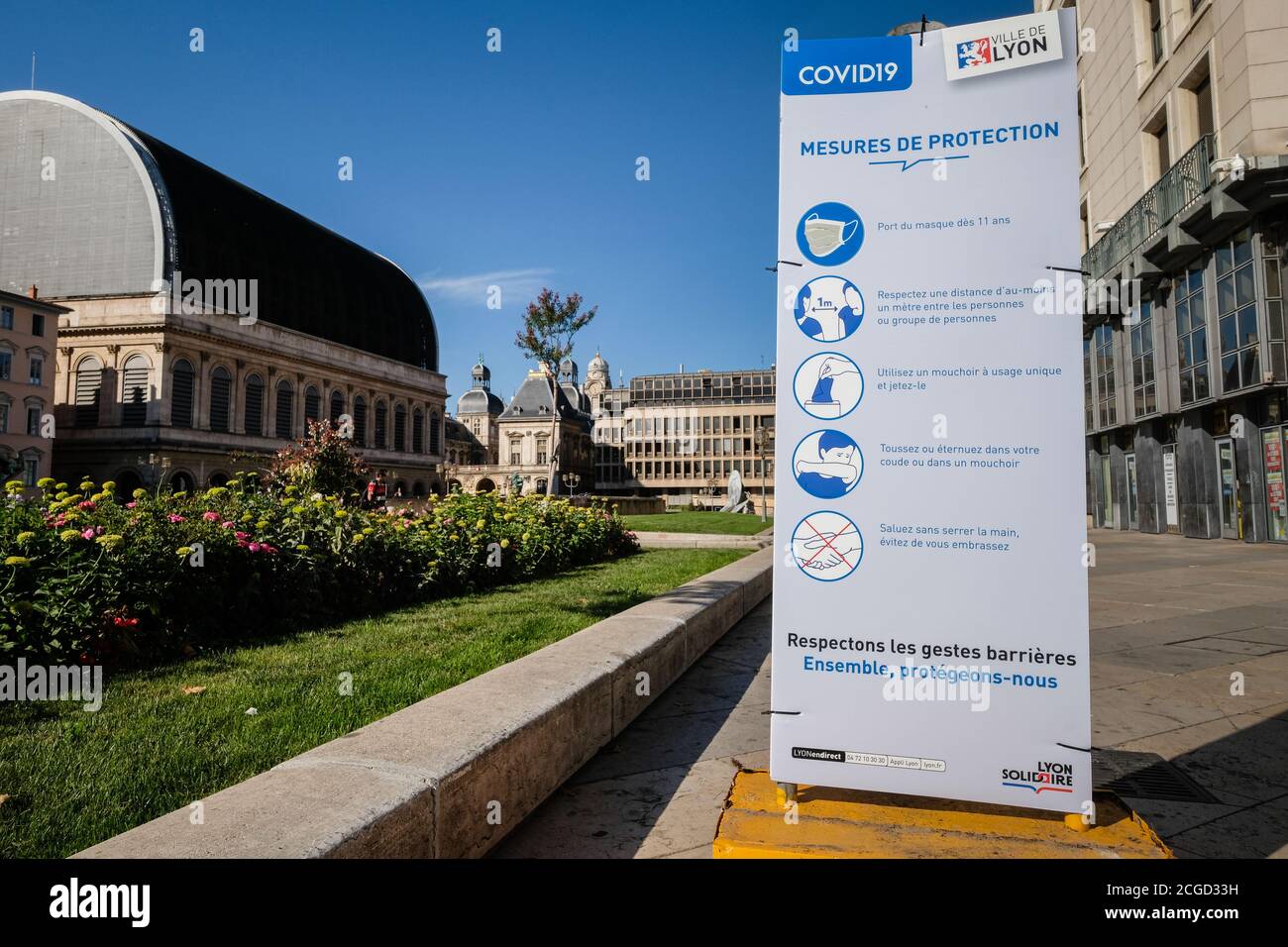 On 10/09/2020, Lyon, Auvergne-Rhône-Alpes, France. Information panel against covid19 in the streets of the city of Lyon Stock Photo
