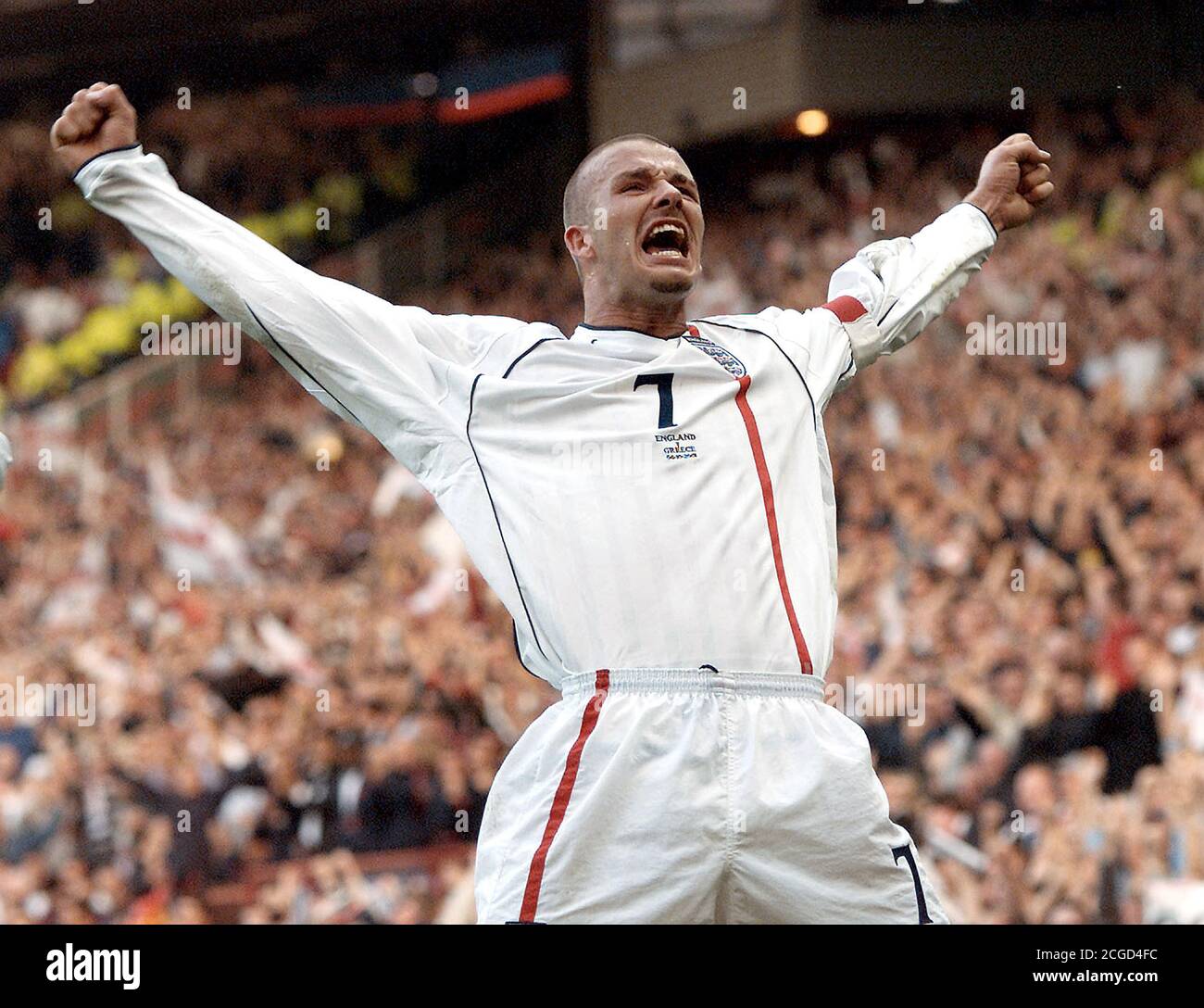 David Beckham celebrates scoring the last gasp equaliser. England v Greece. World Cup Qualifier. Old Trafford, Manchester 06/10/2001 PIC : MARK PAIN Stock Photo