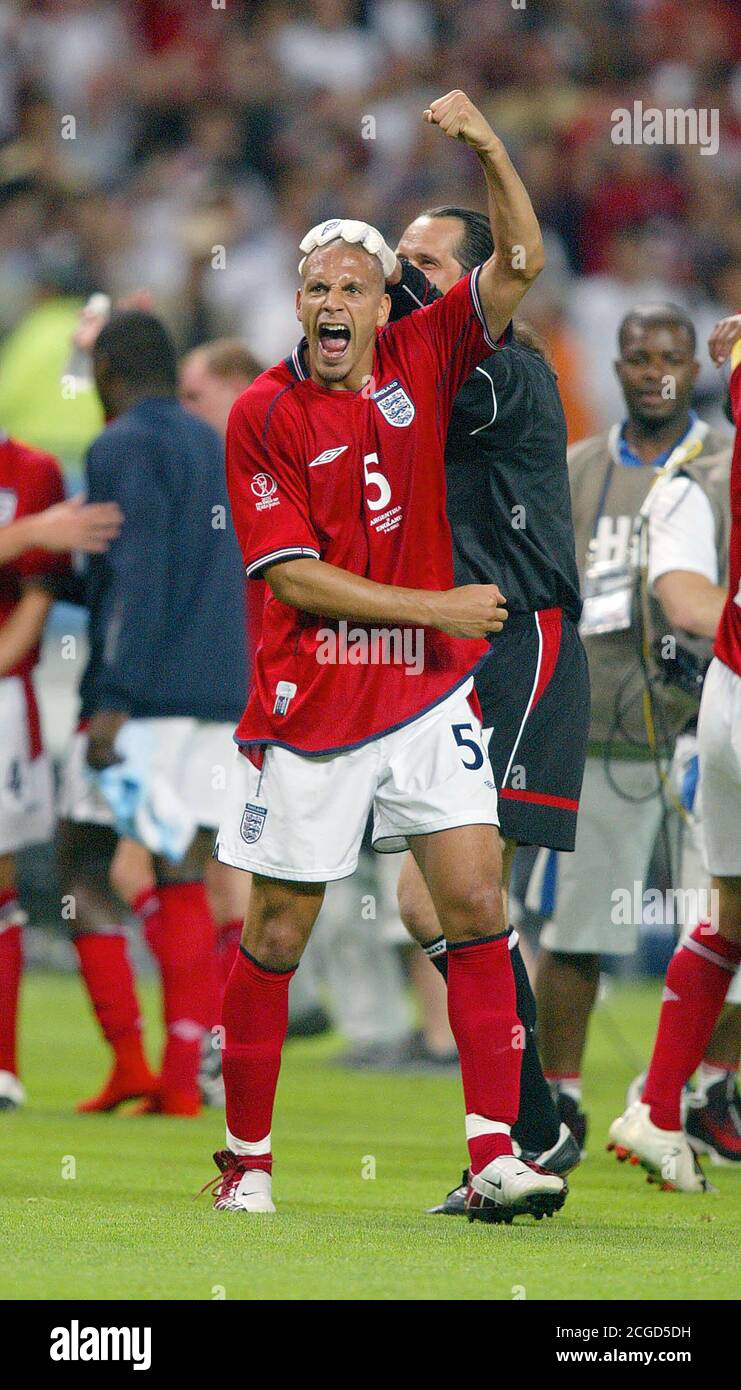 Argentina england 2002 ferdinand hi-res stock photography and