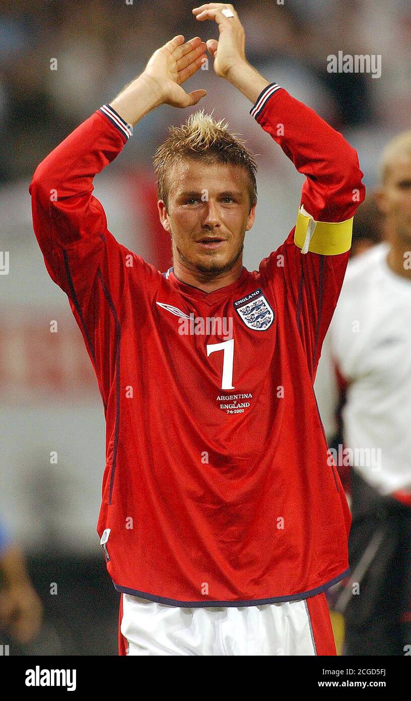 DAVID BECKHAM ENGLAND v ARGENTINA  JAPAN WORLD CUP, SAPPORO STADIUM, JAPAN - 07 JUN 2002  PHOTO CREDIT : © MARK PAIN / ALAMY STOCK PHOTO Stock Photo