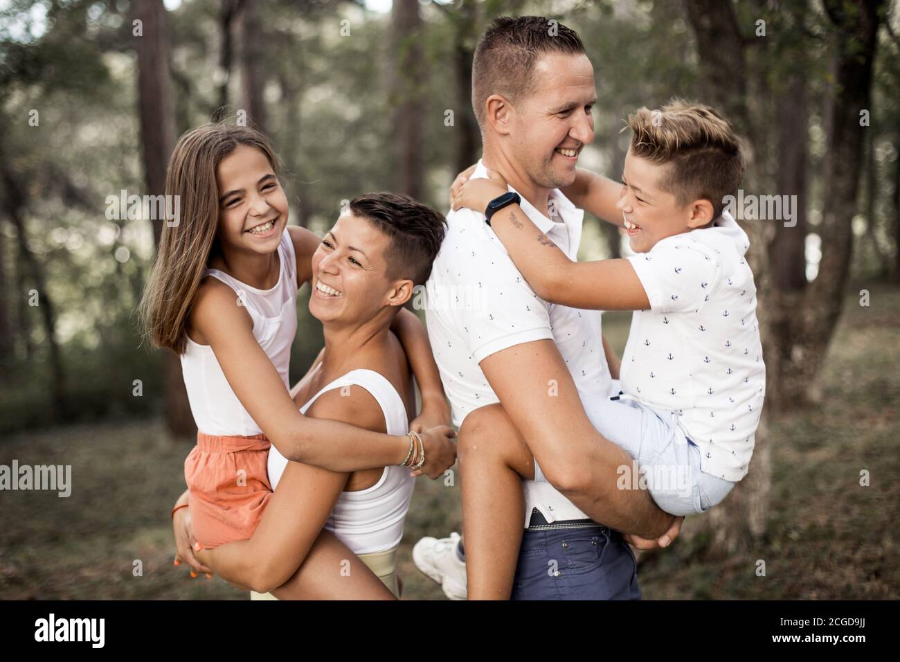 Mother, teenage daughter, brother and father having fun Stock Photo Alamy
