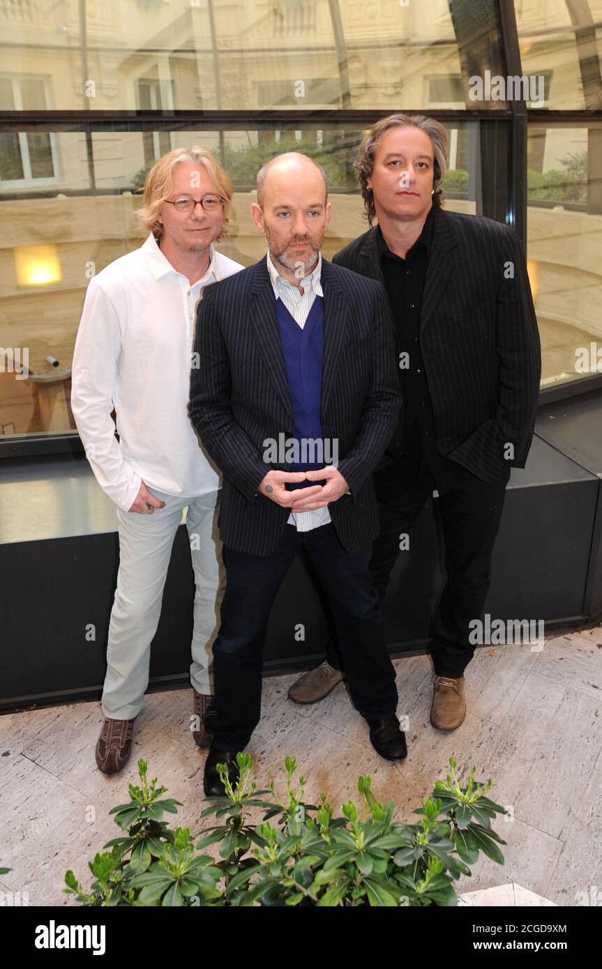 Milan Italy 18/03/2008 : Photo session of the Rem band ,Mike Mills ...