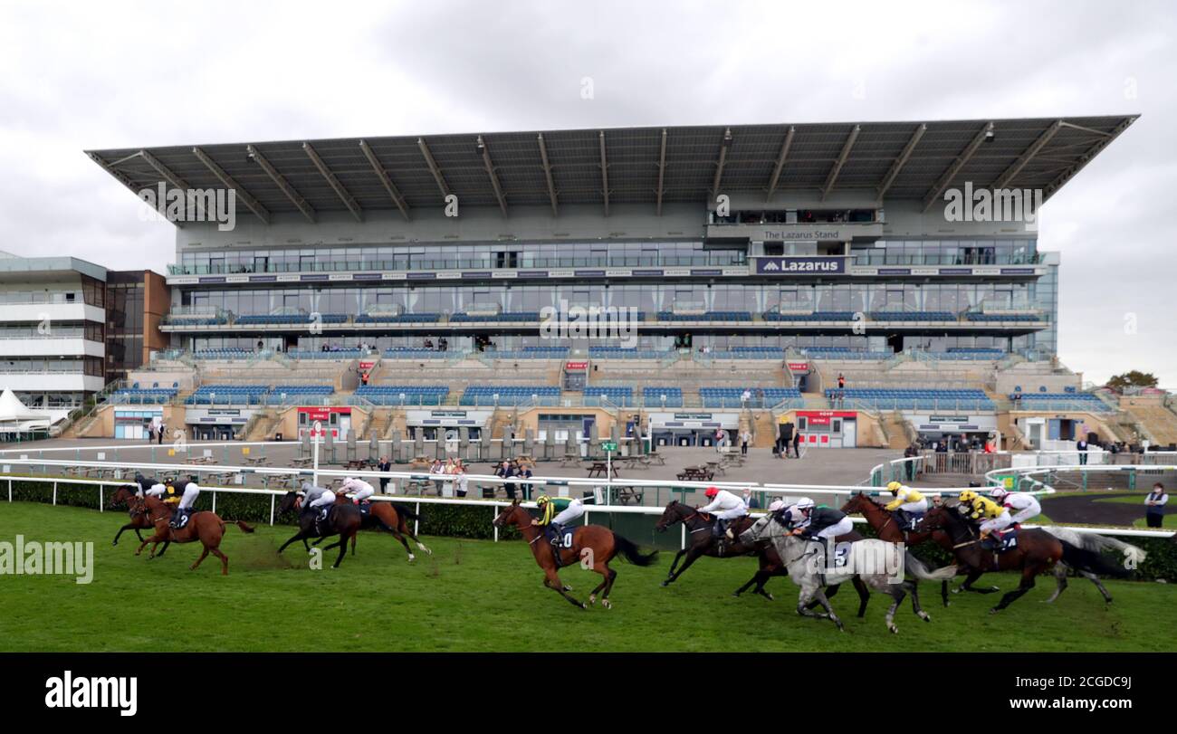 Bernardo O'Reilly ridden by jockey David Egan (left) on the way to winning the Jaguar Land Rover Doncaster JCT600 Handicap during day two of the William Hill St Leger Festival at Doncaster Racecourse. Stock Photo