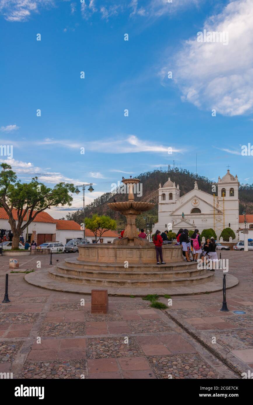 Girls chatting, Plaza Pedro de Anzúrez, Mirador de la Recoleta, Sucre,constitutional capital of Bolivia, Chuquisaca Department, Bolivia, Latin America Stock Photo