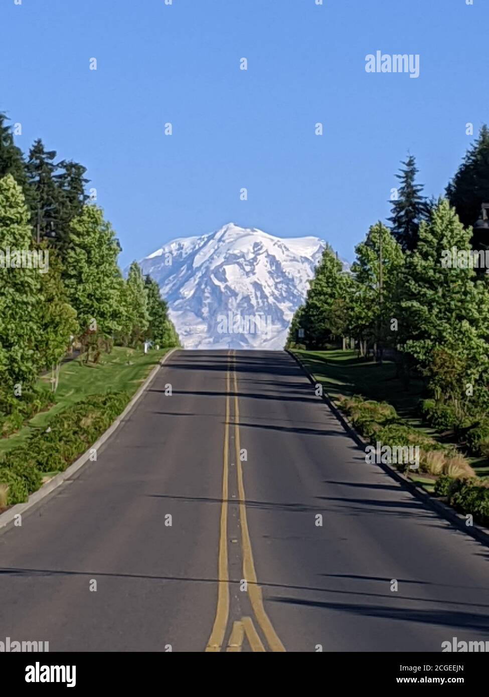 Amazing View of Mount Rainier from Caffe D'arte, Tehaleh Cafe, Bonny Lake , Washington Stock Photo