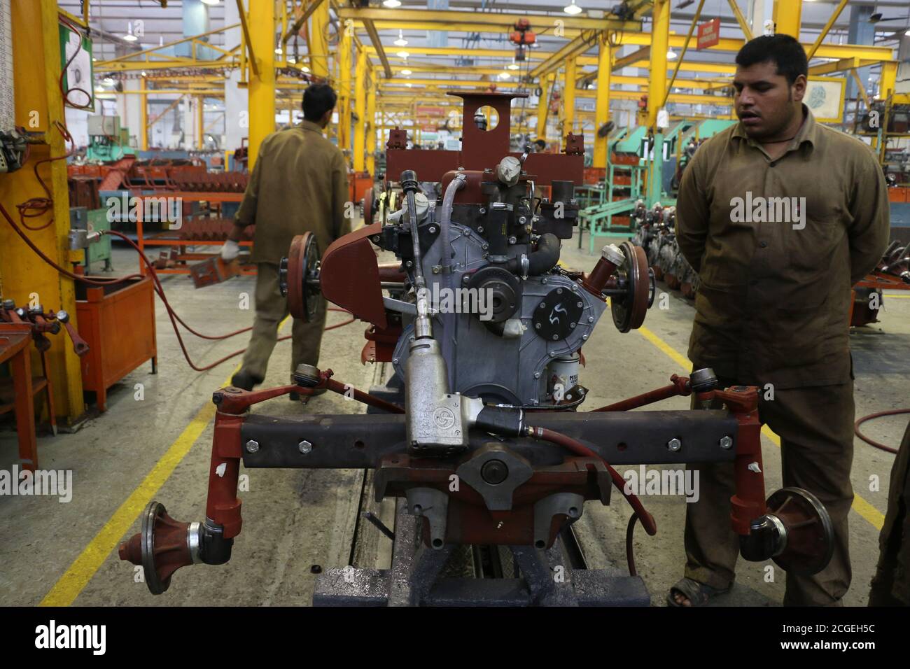 Assembly Design Tractor Conveyor assembly stage body tractor hi-res stock photography and ...