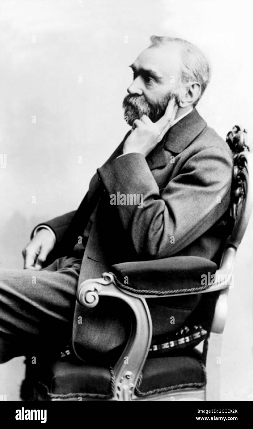 1885 c. , SWEDEN :  The celebrated swedish chimist and  inventor  ALFRED NOBEL ( 1833 - 1896 ) . Engineer,  inventor of dynamite. In his last will, he used his enormous fortune to institute the Nobel Prizes .- foto storiche - foto storica  - scienziato - scientist  - portrait - ritratto  - SCIENZIATO - SCIENTIST - DINAMITE - DYNAMITE  - beard  - PREMIO NOBEL - beard - barba - profilo - profile --- Archivio GBB Stock Photo