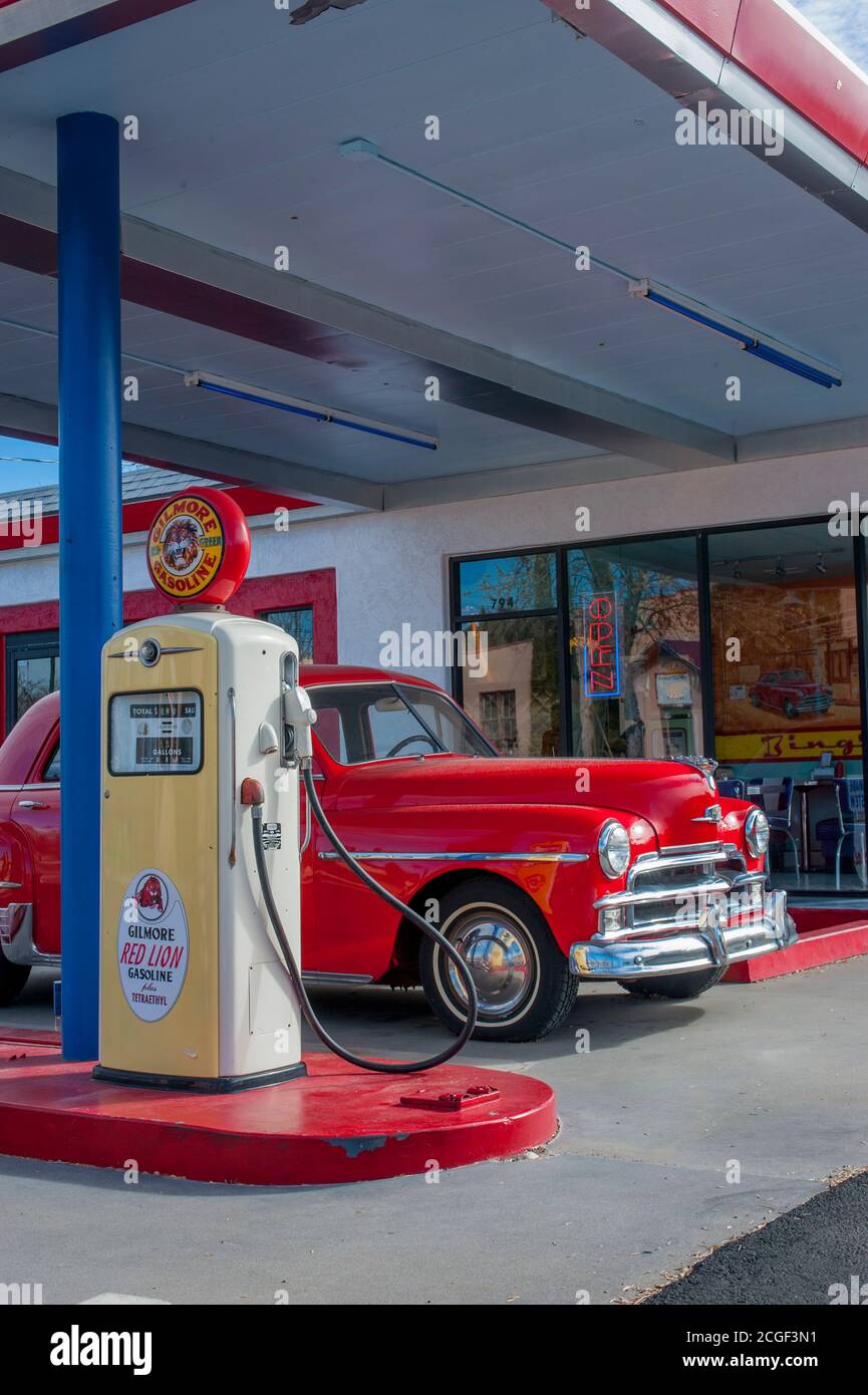 A 1950 Plymouth Deluxe car at an old gas station, now a Bings Burger Restaurant, in the old part of town of in Cottonwood, a historic city in the Verd Stock Photo