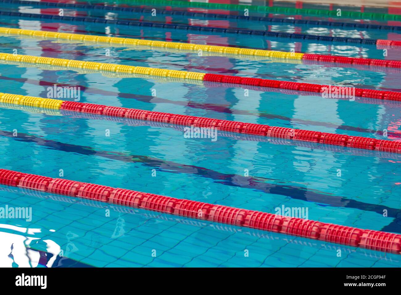 Pool Splits Open Swimming pool and splitting paths Stock Photo - Alamy