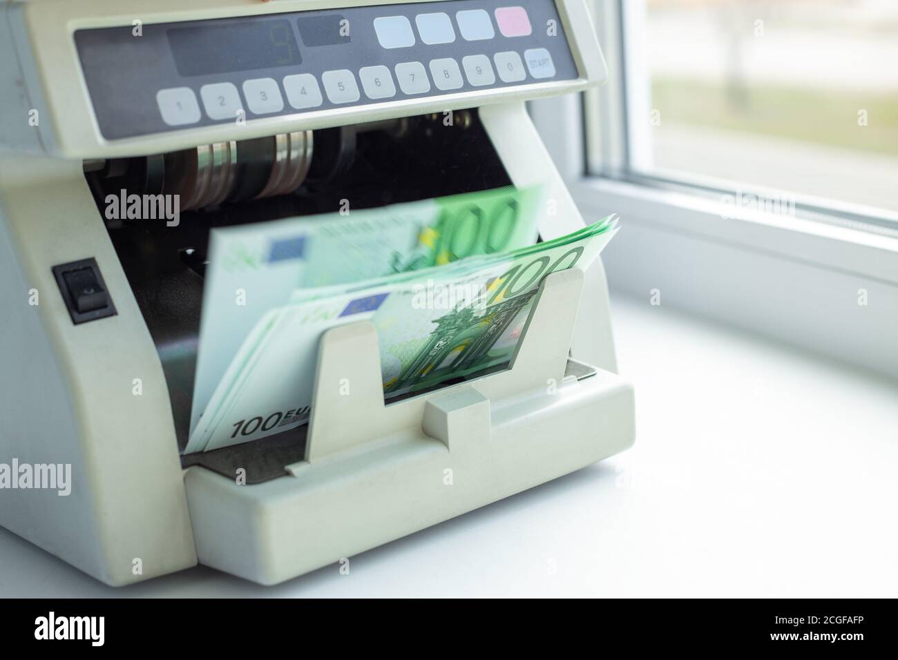 Automatic Counting Euro Bills Modern Bank Machine Standing Table Close  Stock Photo by ©stockbusters 669695604