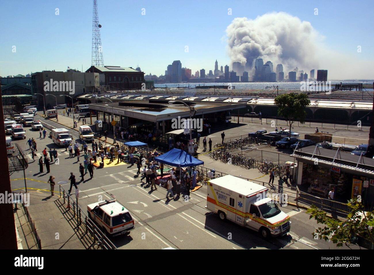 Ambulances and volunteers wait for the injured to arrive in Hoboken, New Jersey, after the attack on the World Trade Center in New York on 9/11/2001. This morning two planes raced into the towers of the World Trade Center in quick succession. Besides the occupants of the machines, numerous people were probably killed inside the two skyscrapers in the heavy explosions. New York continues to be in shock after the unprecedented terrorist attack on its World Trade Center. Thousands of corpses are believed to be lying beneath the massive mountains of rubble of the World Trade Center. According to p Stock Photo