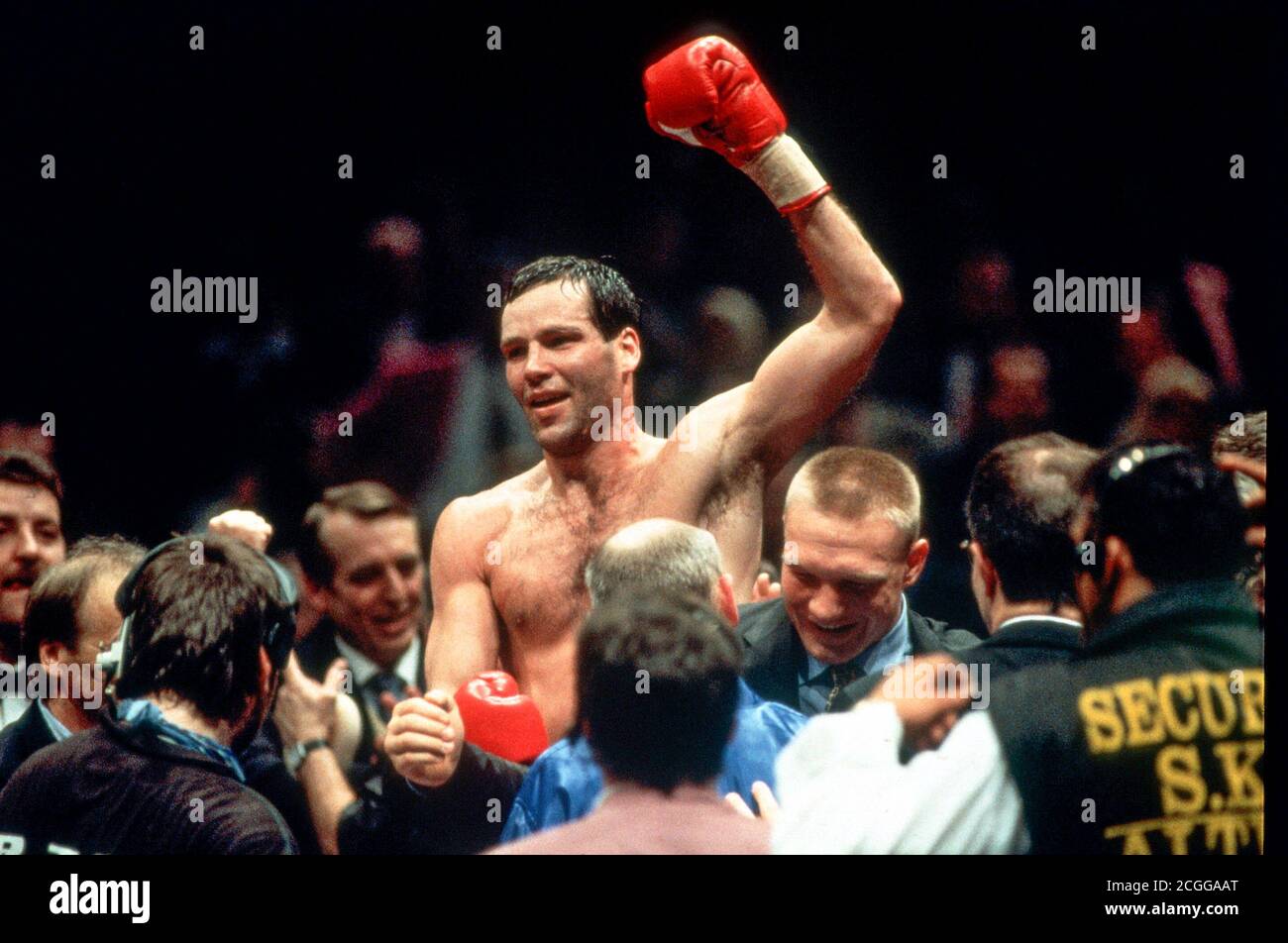 Boxer Henry Maske celebrates after his win against Marcus EGERTON in Festhalle Frankfurt, Germany on February 11th 1995 Stock Photo